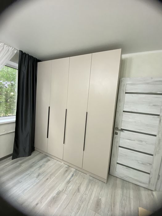 Шкаф новый, очень вместительный