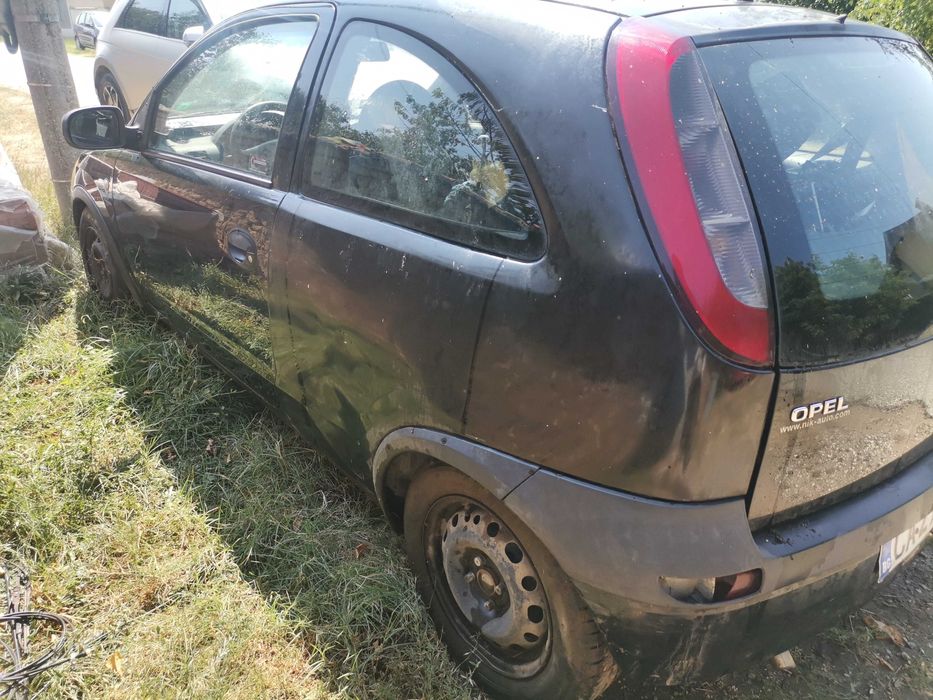 Продавам Opel Corsa 1.0 на части.
