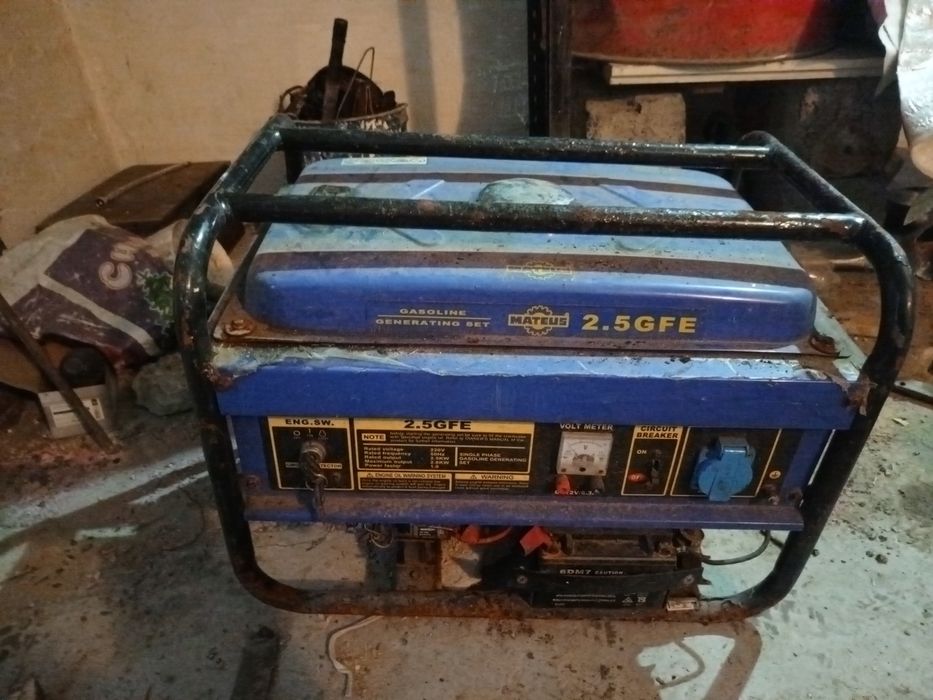 Бензогенератор на 220 вольт почти новый