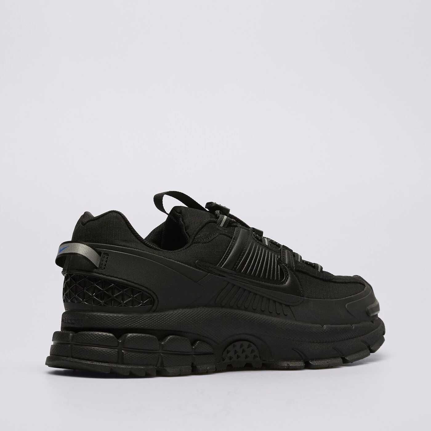 Маратонки NIKE VOMERO roam