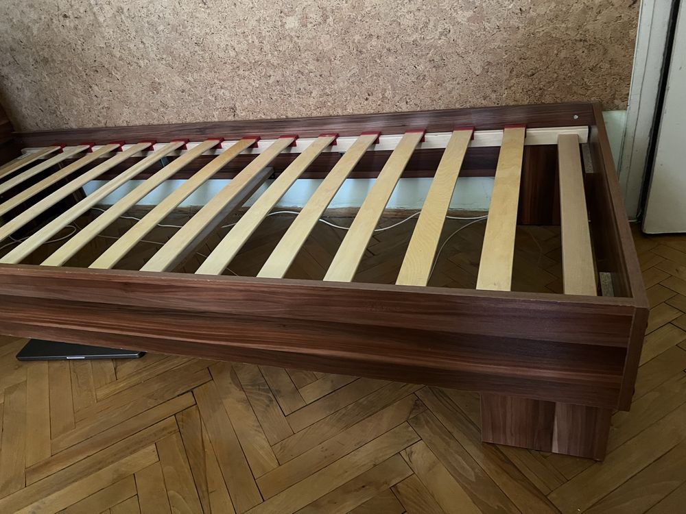 Немско легло с подматрачна рамка