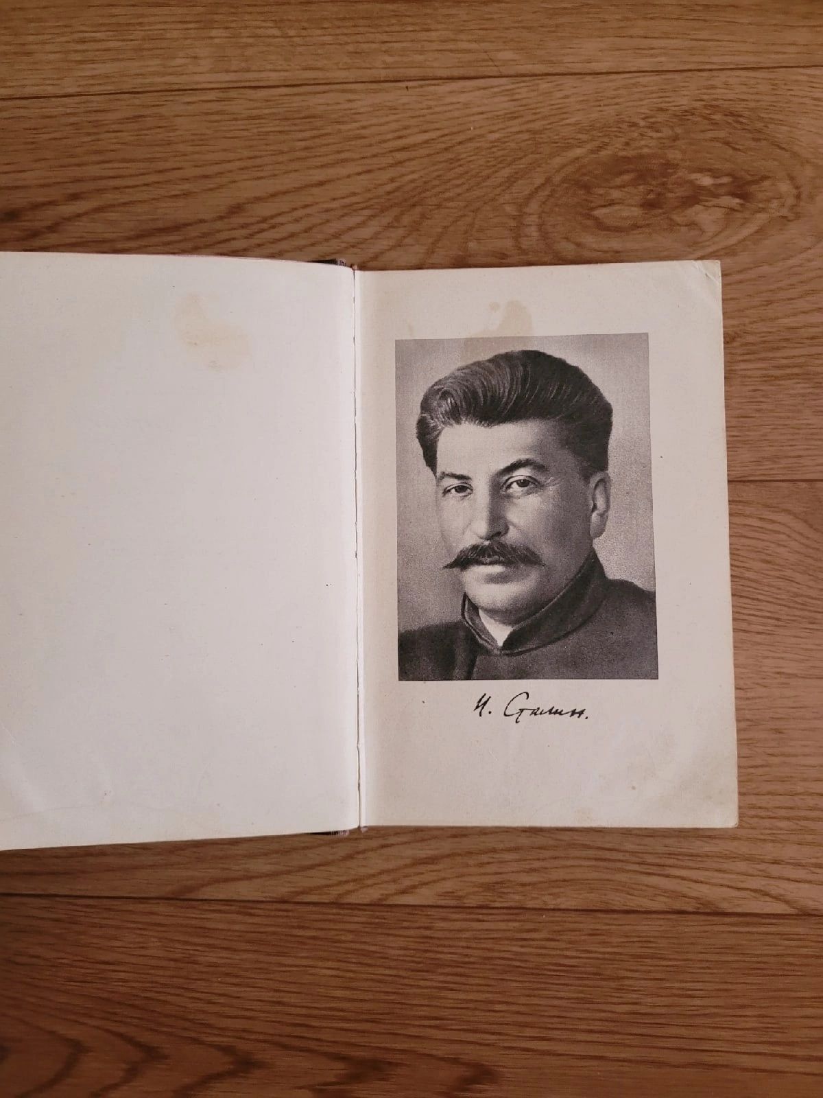 Книга: Иосиф Виссарионович Сталин краткая биография 1952г