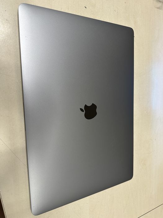 Macbook pro a1990 / i9 / 16 gb ram / 500 gb ssd