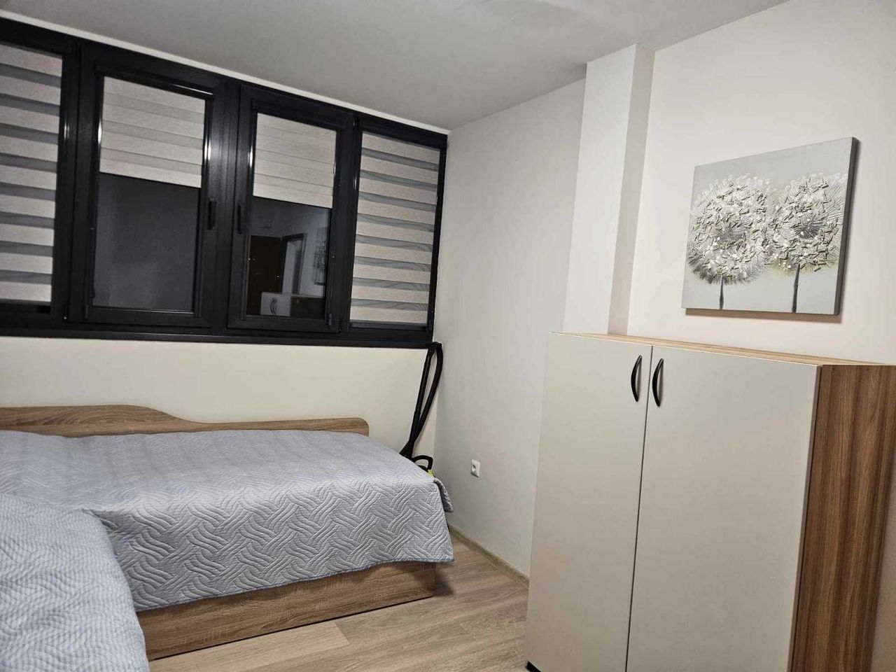 Дава се под наем Тристаен апартамент в Бургас, Център - 85 кв.м за 1100 € - Снимка #9