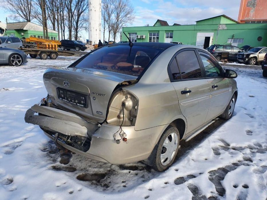 Dezmembrez Hyundai Accent motor 1.5diesel 110cp D4FA dezmembrari cutie de viteze manuala 5+1 trepte