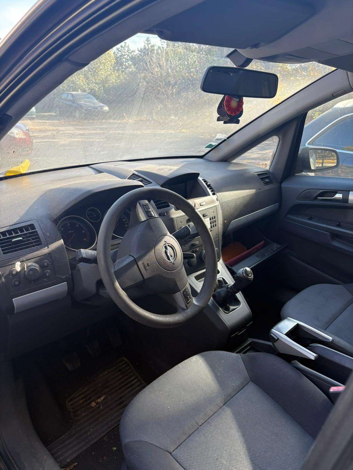 Dezmembrez opel zafira b 1.9d