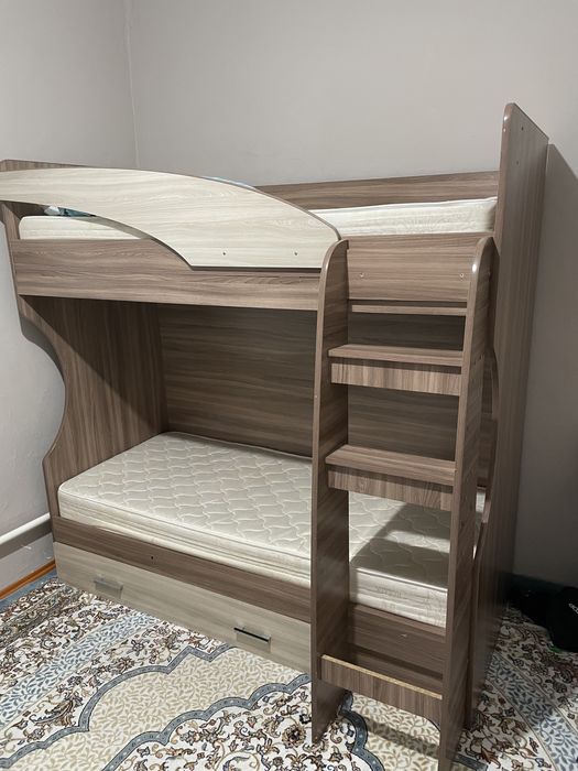 Детская двухярусная кровать.