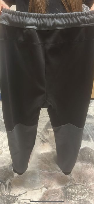 Долнище на Nike.