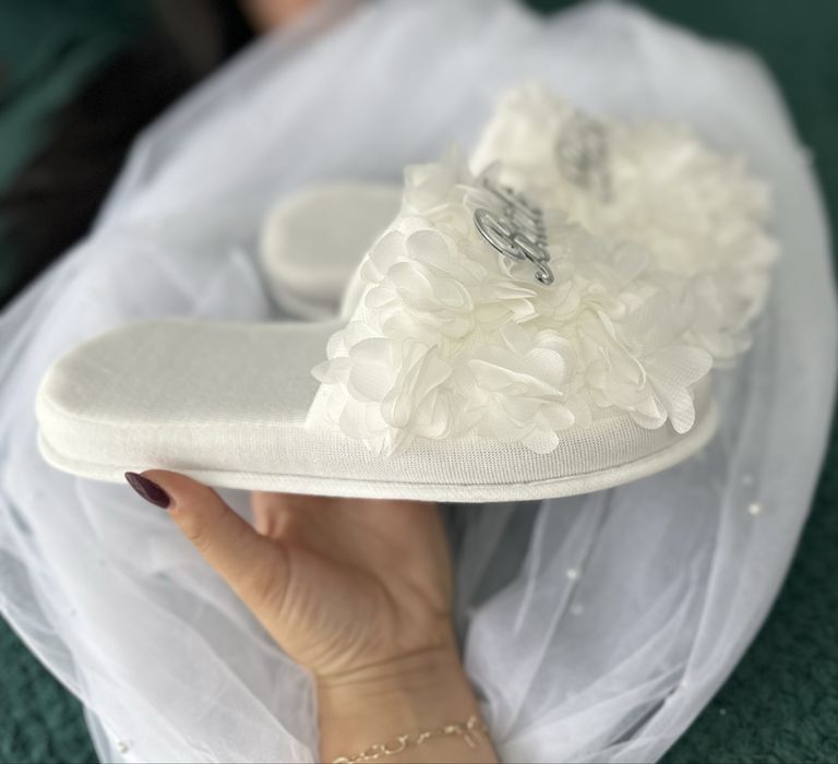 Set papucei si diadema bride