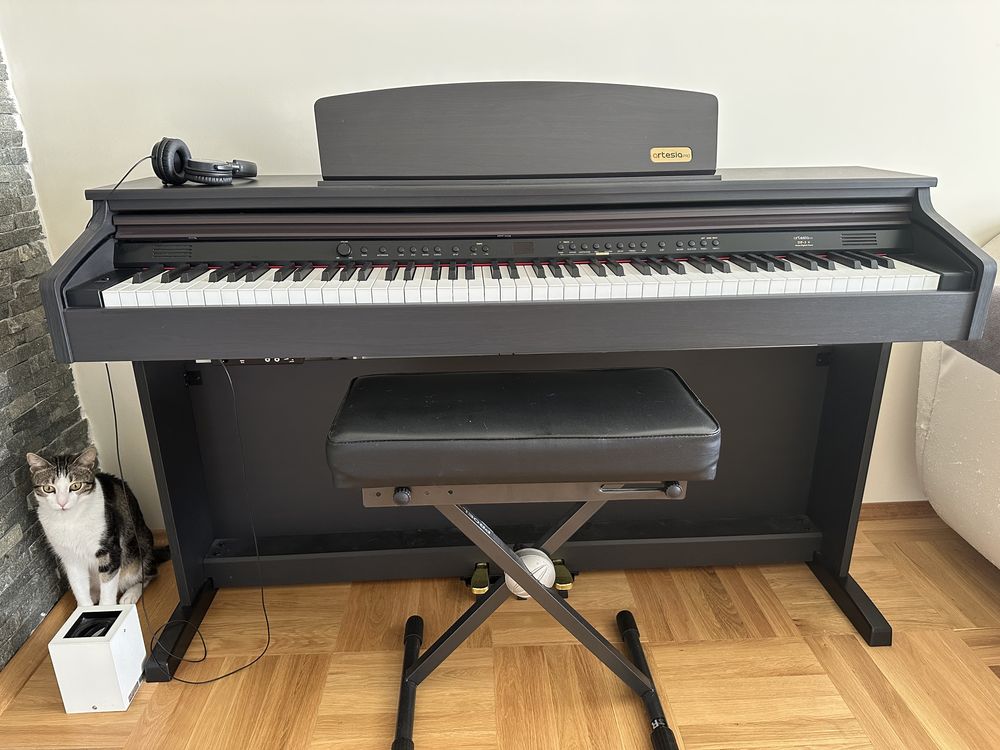Дигитално пиано Artesia Pro DP-3+ със слушалки и столче