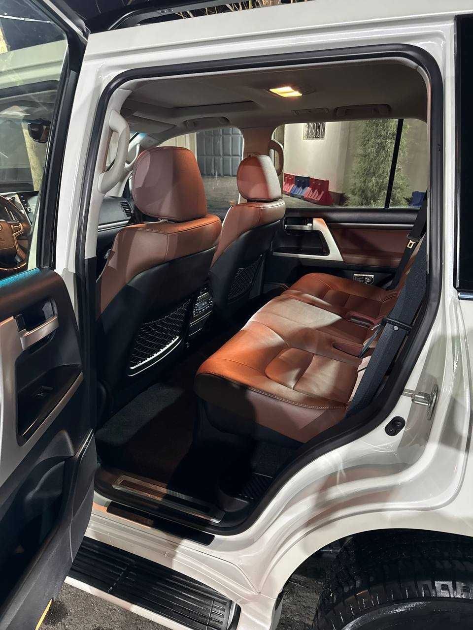 Toyota Land Cruiser 200 V8 VX.S 2019 год