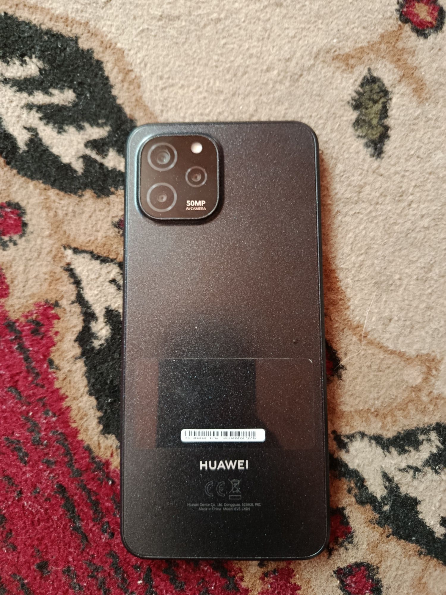 Huawei nova Y61  sotiladi xotirasi 4/64 yaxshi xolatda aybi yuq