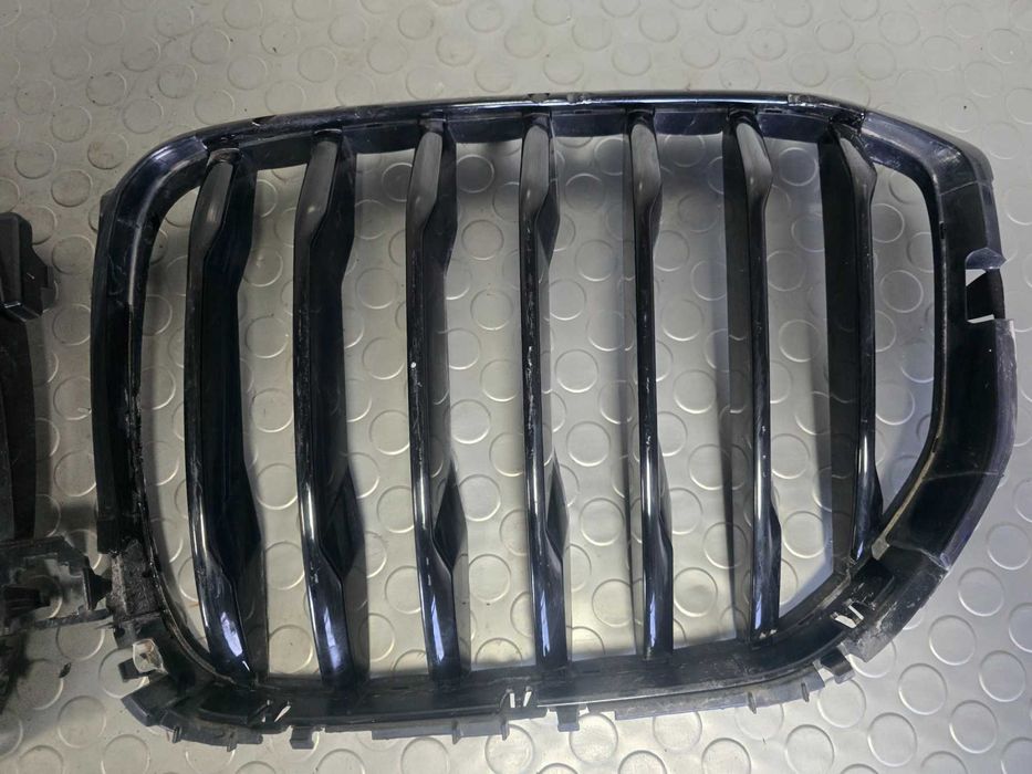 Оригинална решетка "Бъбреци" за BMW X5 G05