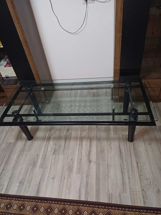 Masa cu cadru metalic si blat sticla securizata