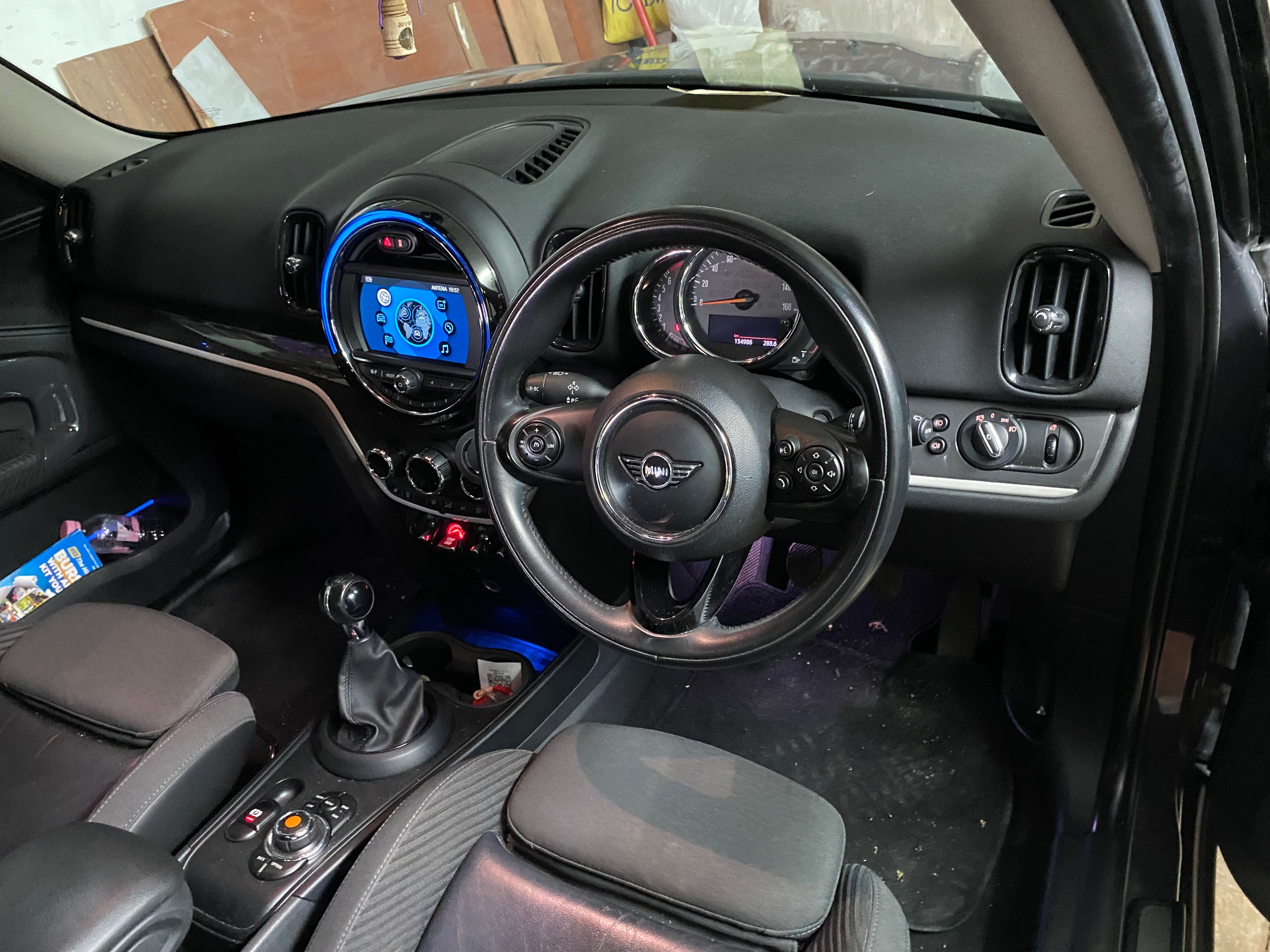 Продавам отлично поддържан Mini Cooper