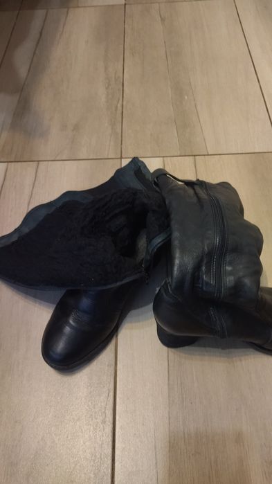 Дамски ботуши обувани няколко пъти!Естествена кожа, топли и удобни !