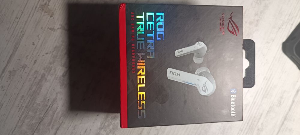 De vanzare rog phone 6 256gb si casti rog cetra