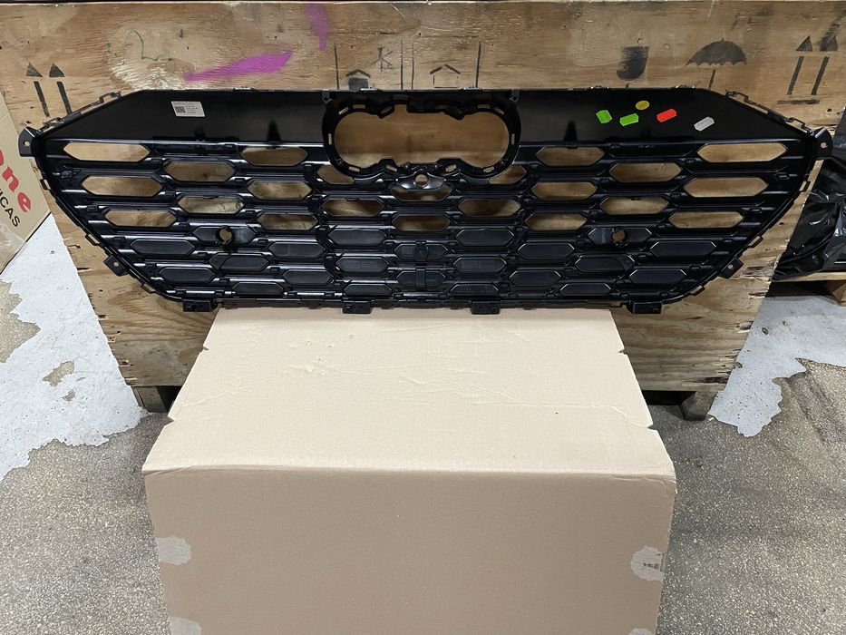 Grila centrala Audi E-TRON Facelift S-line - noua, originala