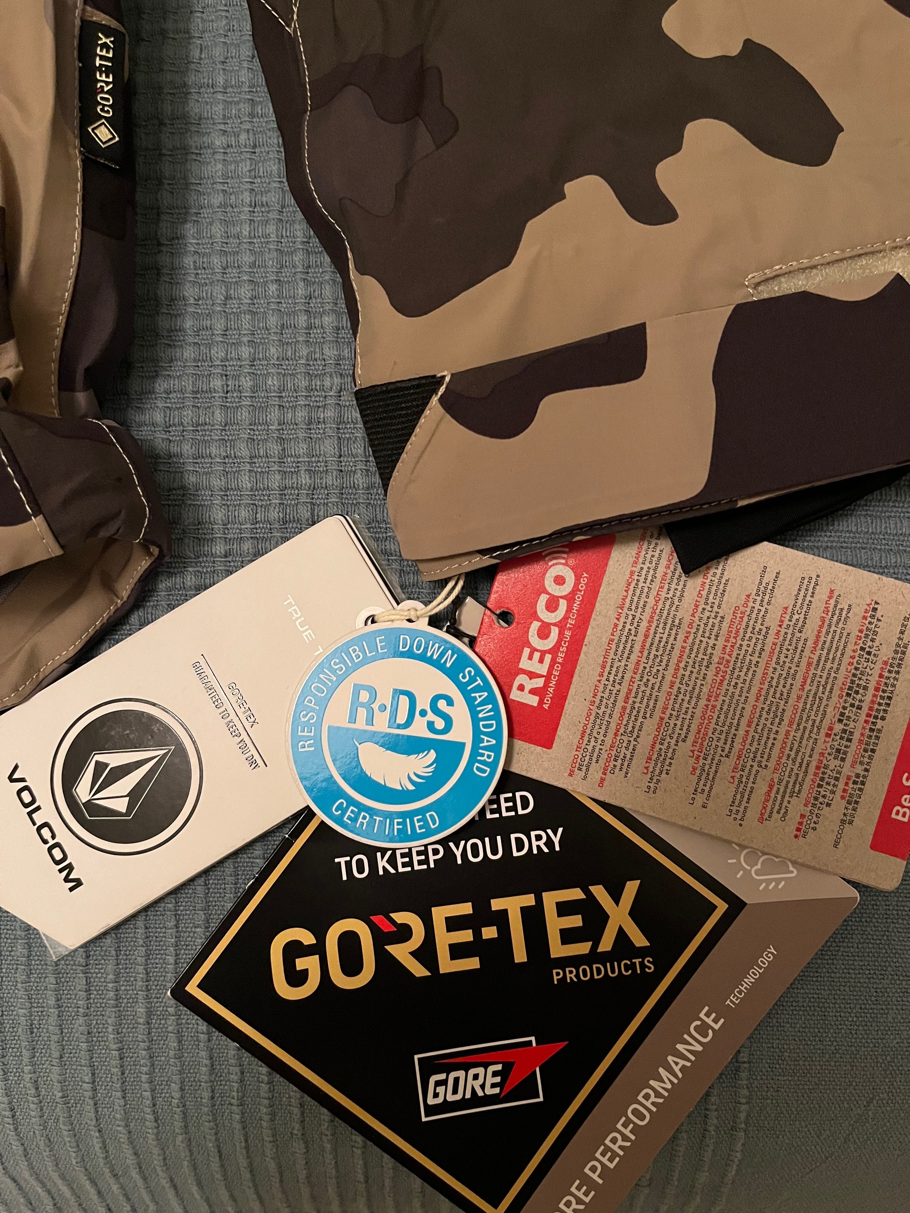 Сноуборд яке Volcom Gore Tex с трислойна мембрана и система TDS.