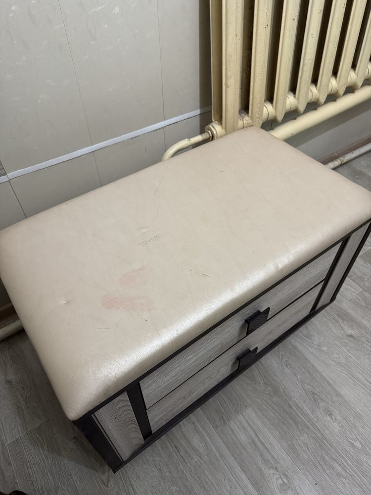 Продам пуфик в прихожую