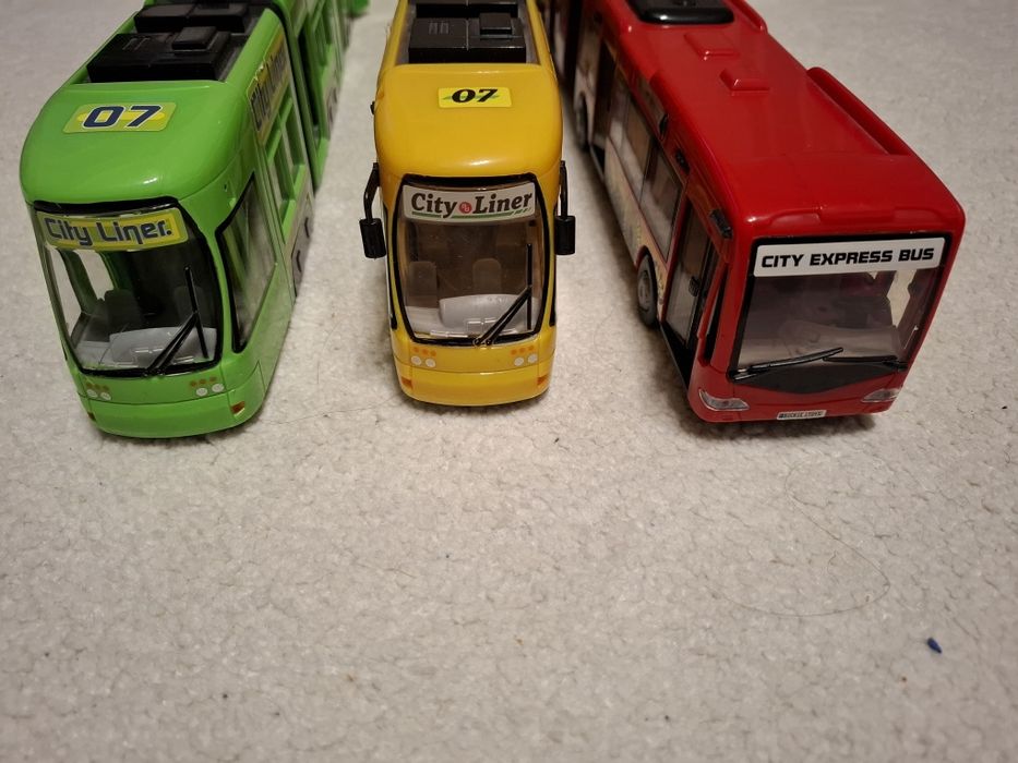 Tramvaie și autobuz de la Dickie Toys