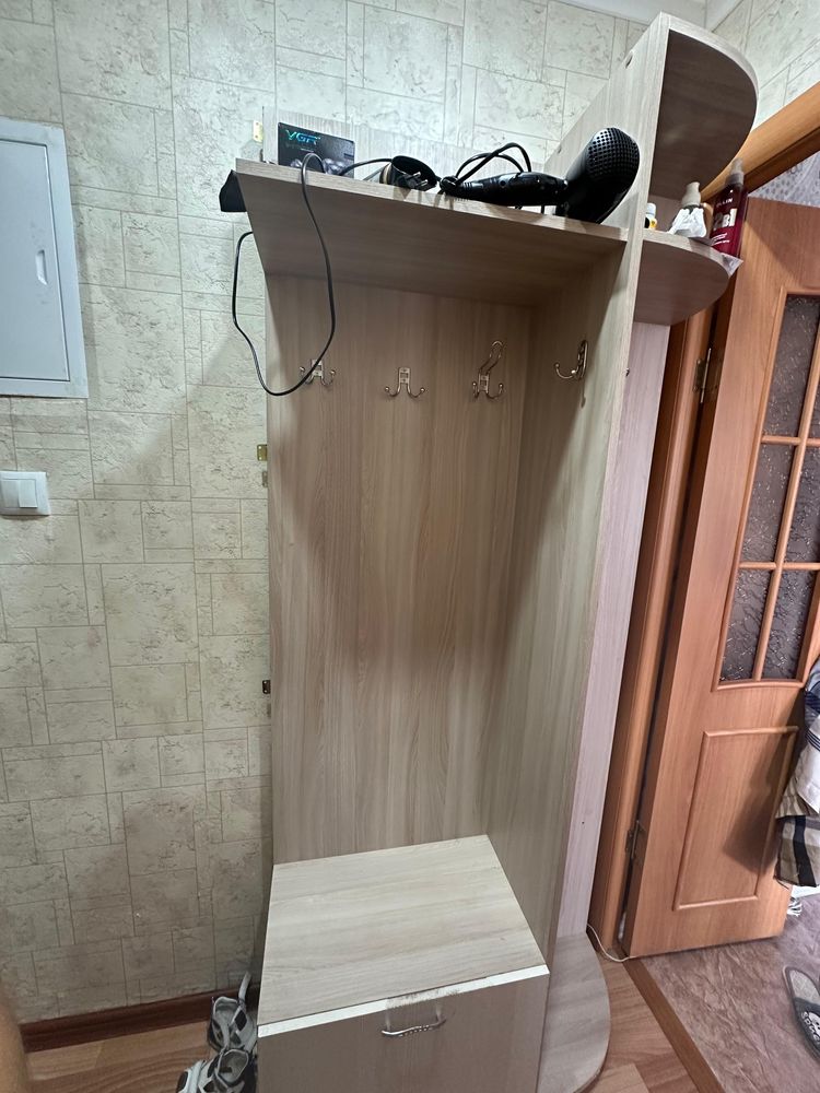 Продам шкаф и прихожку