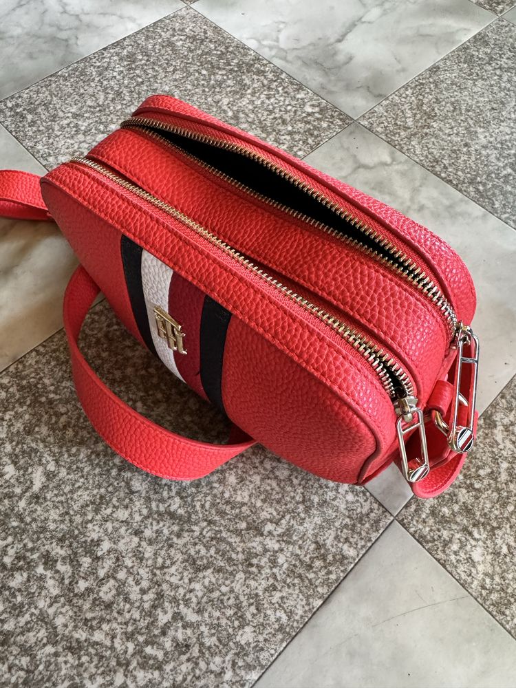 Tommy Hilfiger малка червена чанта crossover bag, като НОВА