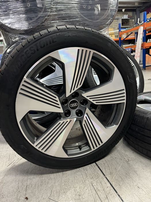 Jante Audi Etron Q8 R21 Originale Brigestone de vara 60%