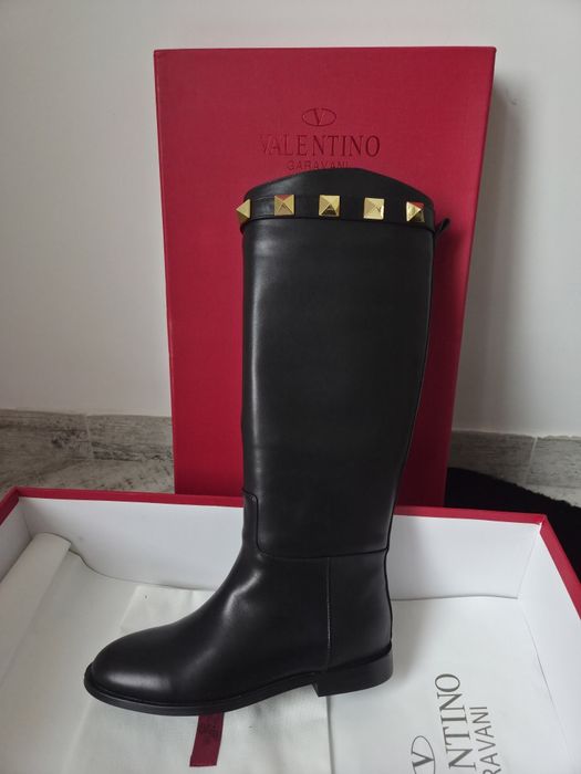 Valentino Garavani Roman Stud Round Toe Boots