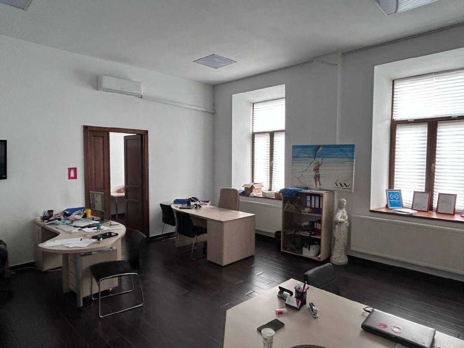 Spatii de birouri pe Aurel Vlaicu, Tatarasi. 44mp si 75mp.