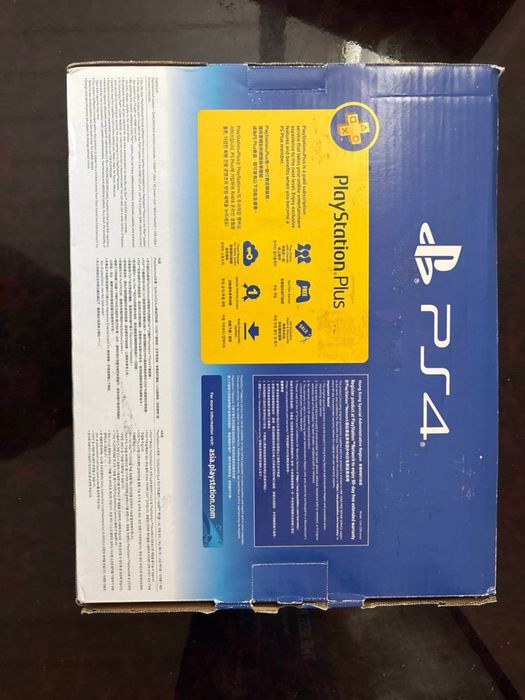 Продам PS4 Slim 1TB — 3 штуки (прошитые 10 игр) + 7 джойстиков