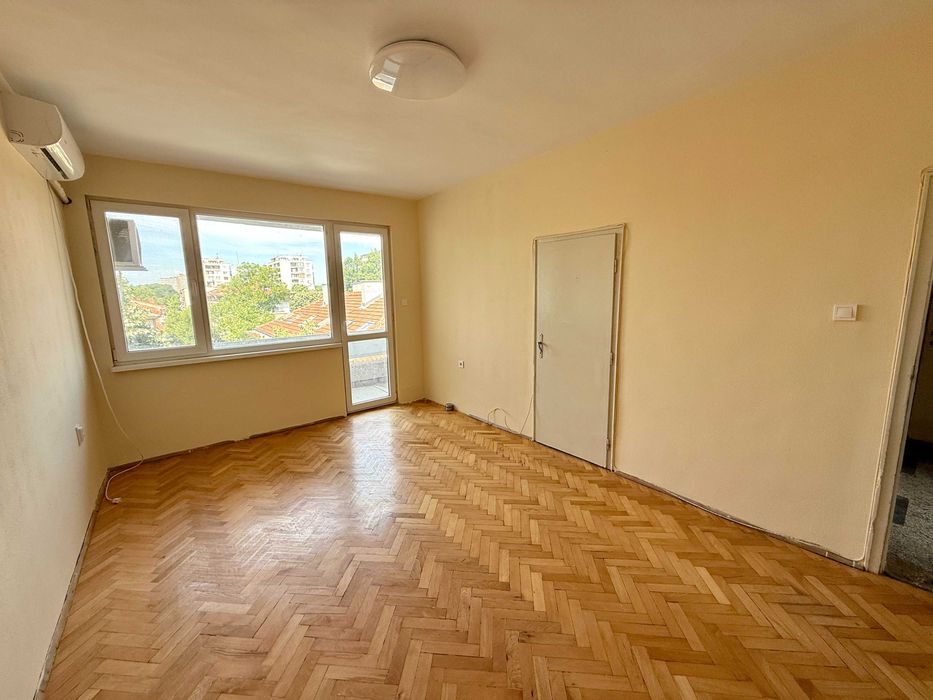 Продава се Тристаен апартамент в Пловдив, Кършияка - 84 кв.м за 1533 €/кв.м - Снимка #1