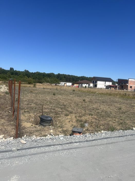 Teren intravilan de vanzare la doar 5 km de Shopping City Tg Jiu