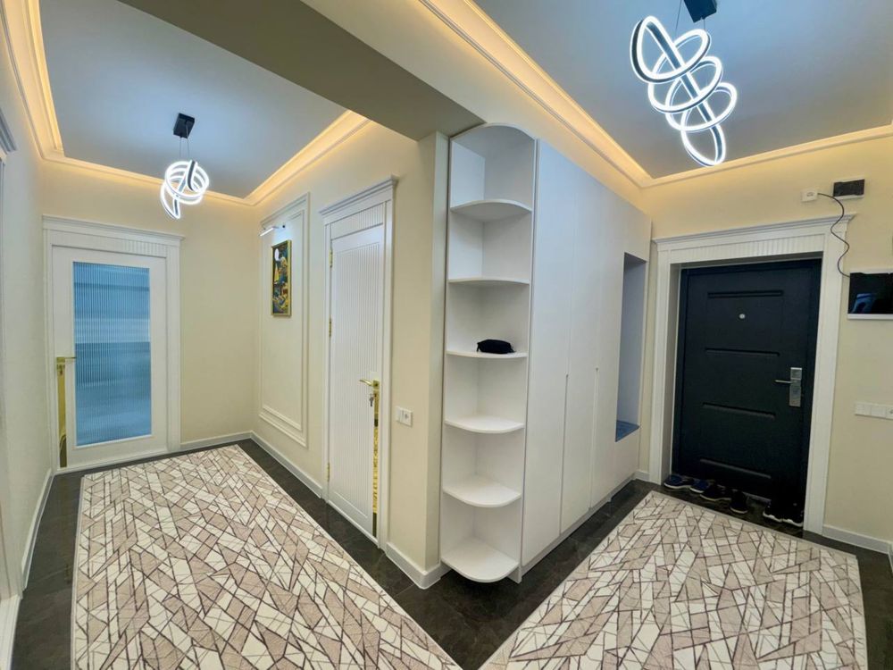 Продается 2х комнатная кв. 61м2. Титова.