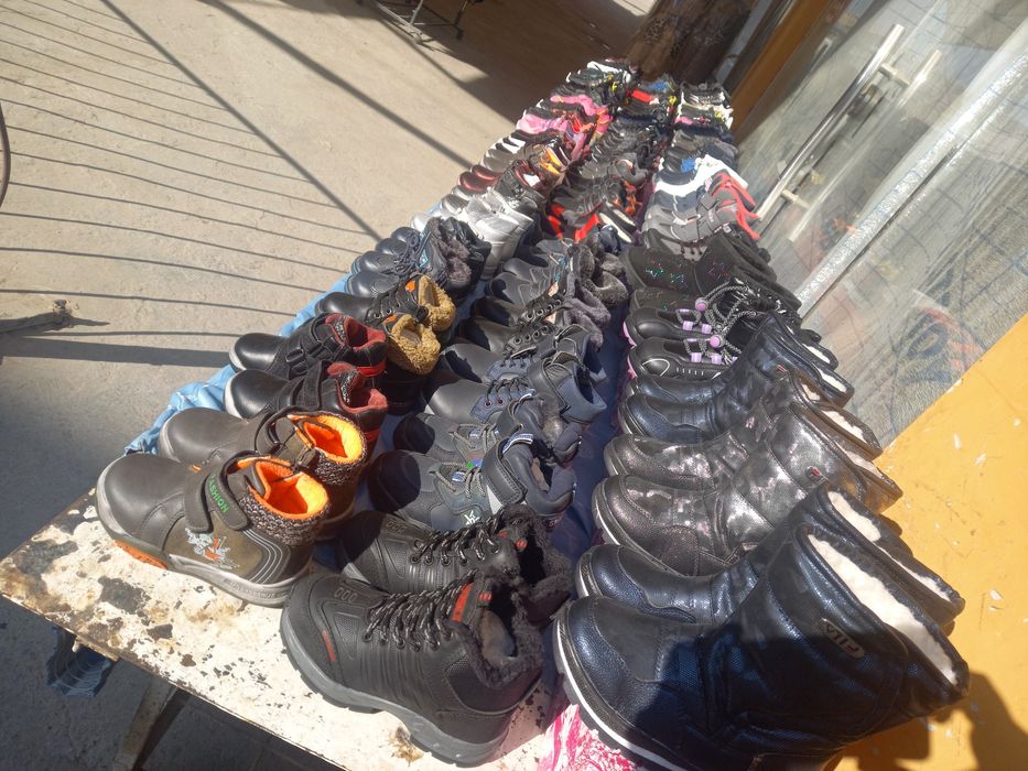 Optom va donaga Detskiy oyoq kiyimlar har xildan bor