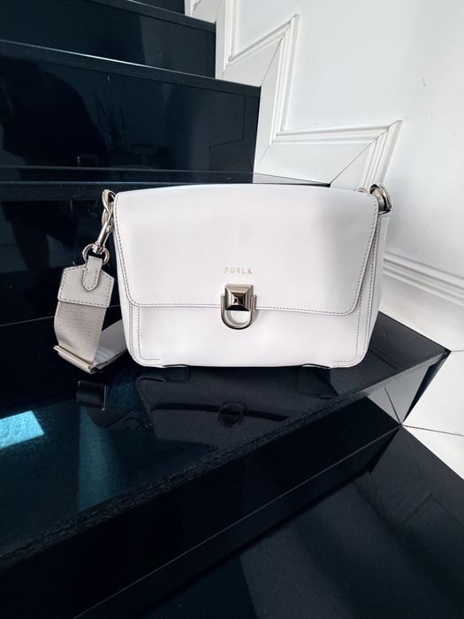 Poseta alba Furla din piele ,noua