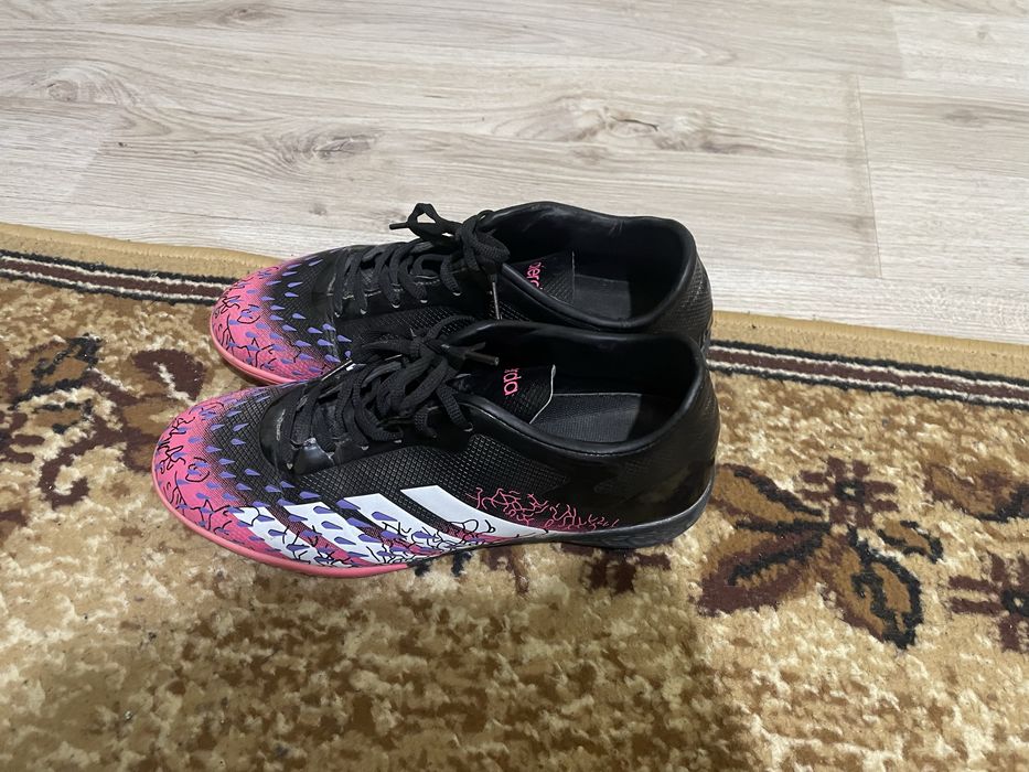 Adidasi de fotbal- sintetic nr 40