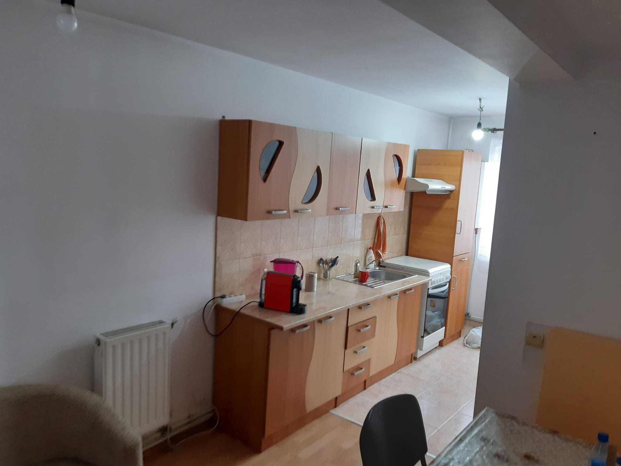Închiriez garsoniera semi-mobilată si spațiu pentru birouri separat