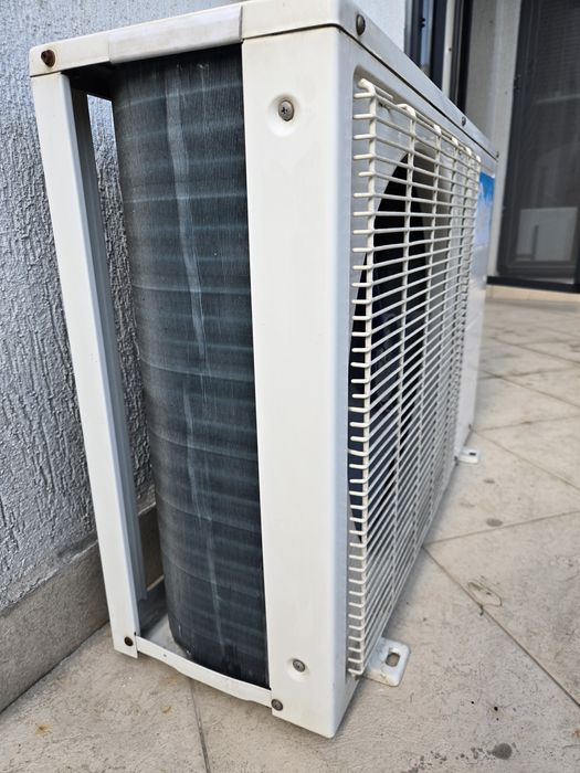 Климатик Midea 12 000 BTU (работещ, демонтиран)