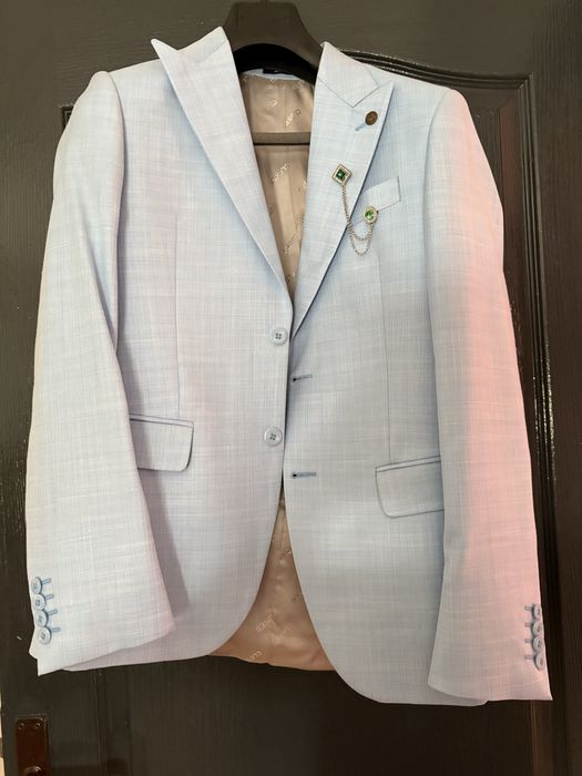 Costum pentru evenimente barbati