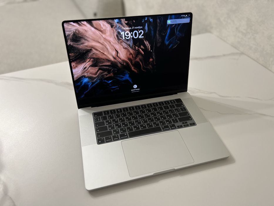 Продаю MacBook Pro 16