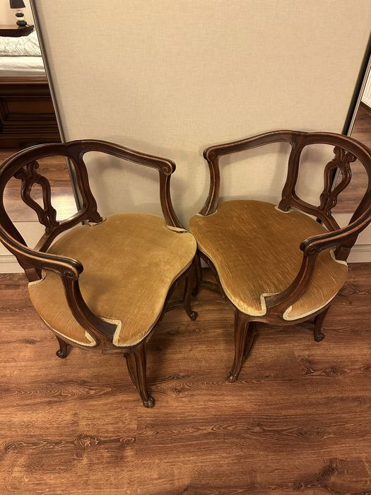 Scaune din lemn masiv