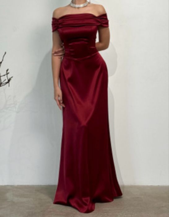 Бордовое вечернее платье