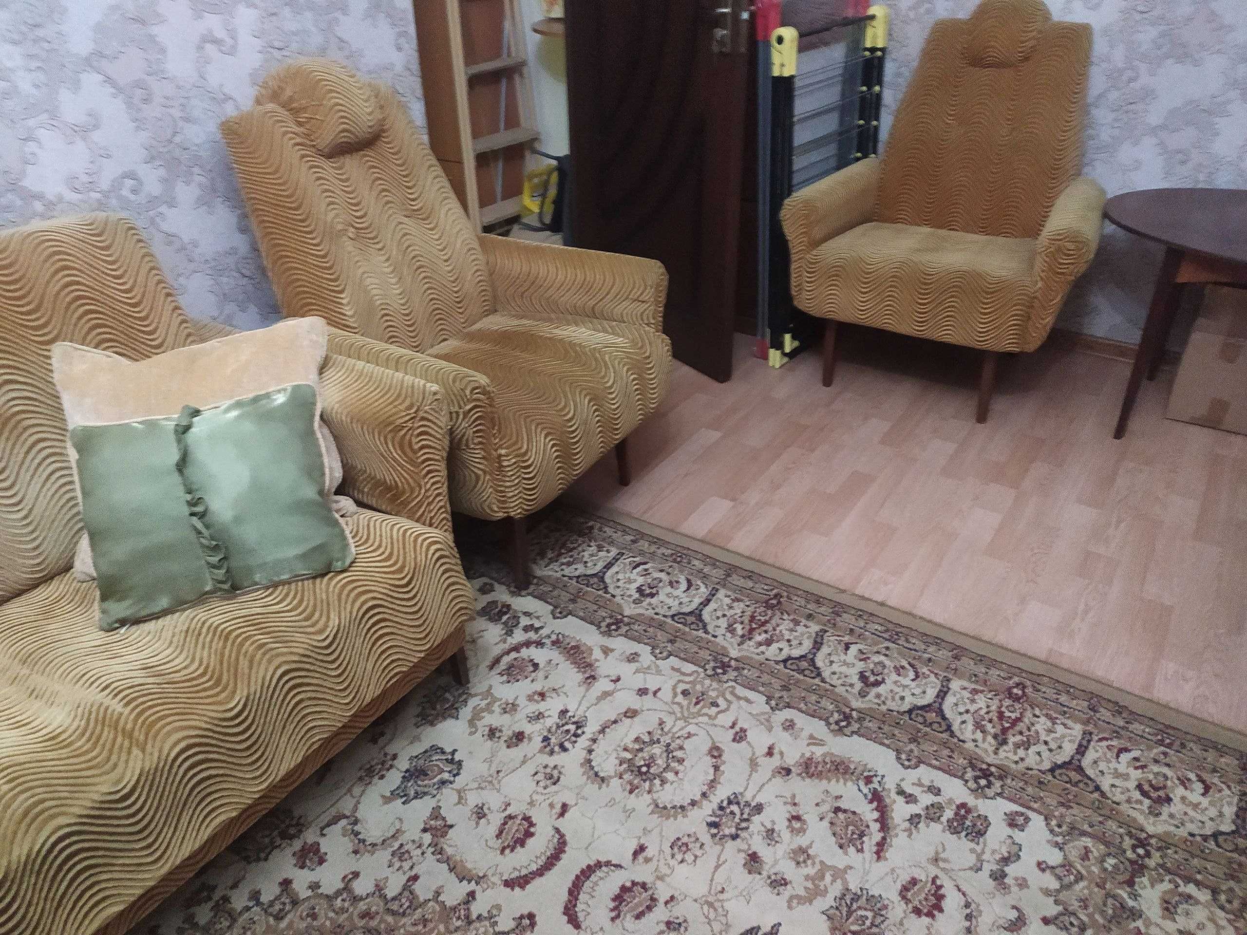 Диван и 2 кресла