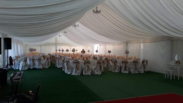 Vand cort complet utilat pentru evenimente