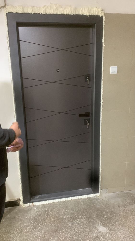 Montam usii interior exterior