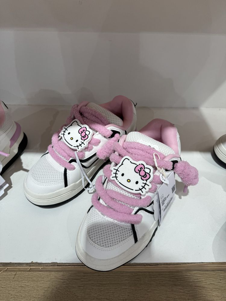 Adidasi hello kitty