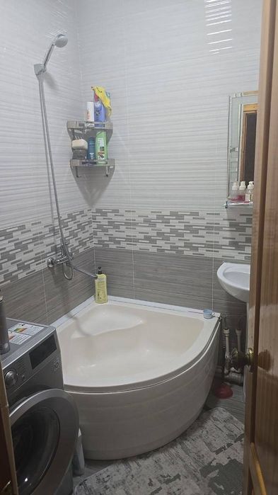 Юнусабад 8 квартал. Продается квартира 2/1/4