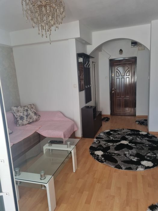 Închiriez apartament
