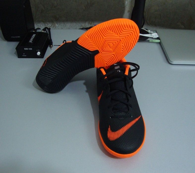 Продам спортивную обувь Nike Mercurial Vapor (indoor). Новое. Из США.